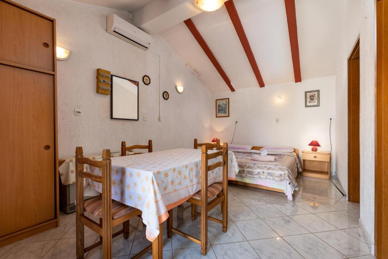 Apartments And Room Pergola Rovinj Buitenkant foto